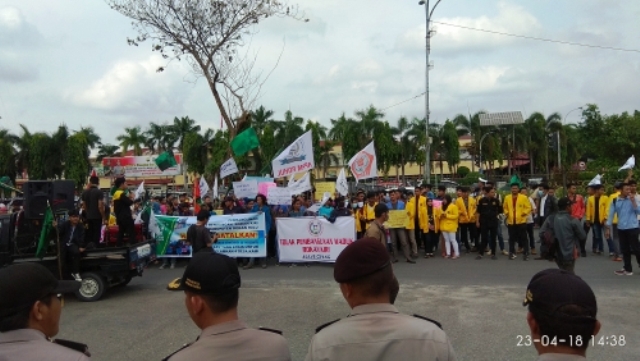 Ratusan Massa Menolak Pembangunan Waduk Lompatan Harimau di Rokan Hulu