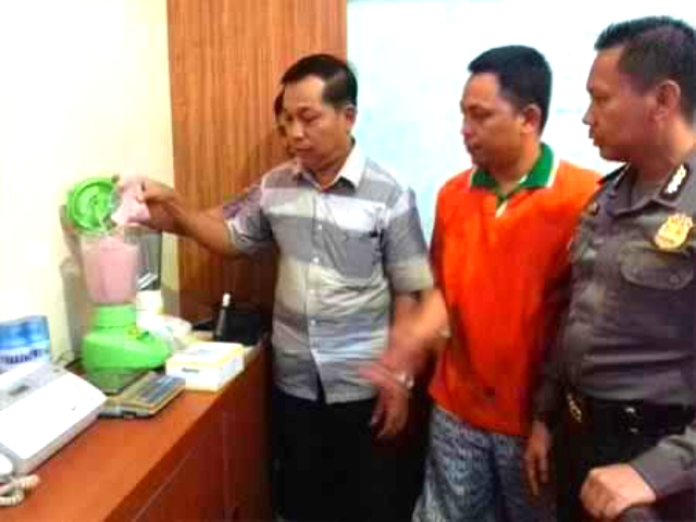 Polresta Pekanbaru Musnahkan 854 Pil Ekstasi Asal Aceh