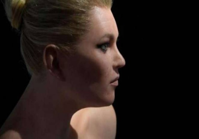Patung Telanjang Supermodel Inggris Dijual Rp400 Juta
