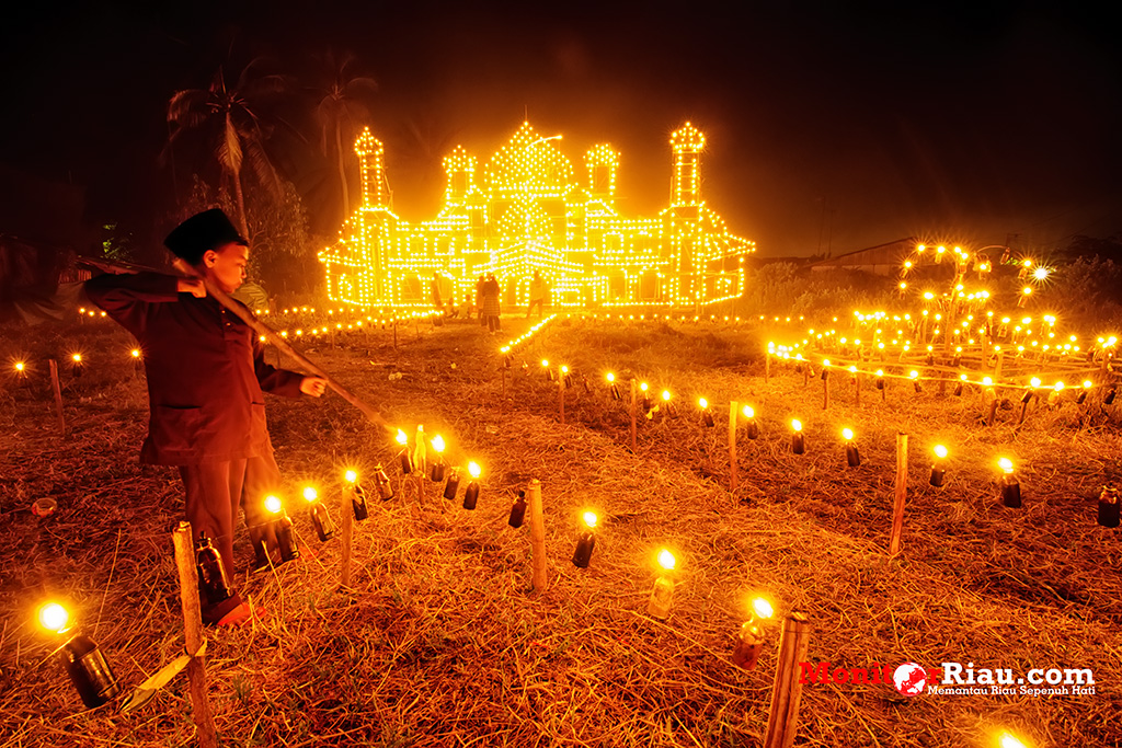 Parade Foto Festival Lampu Colok