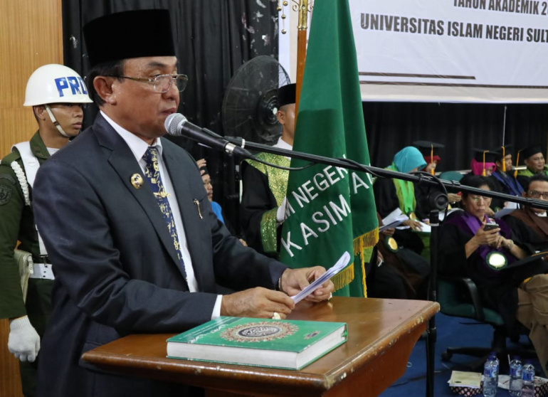 Bupati Inhil Orasi Ilmiah Pada Wisuda IV UIN Suska Riau