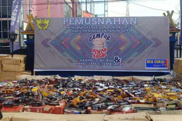 Bea Cukai Tembilahan Musnahkan Rokok dan Miras Ilegal Senilai Rp 10,9 Miliyar