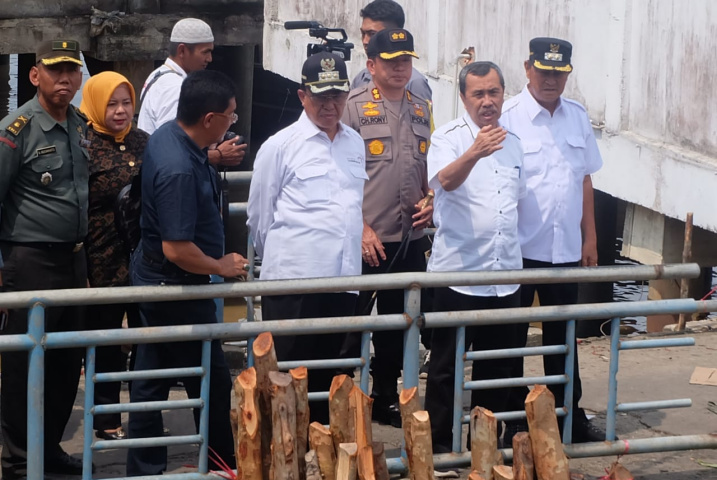 Bupati Inhil Dampingi Gubri Tinjau Lokasi Kebakaran Pasar Jalan Yos Sudarso