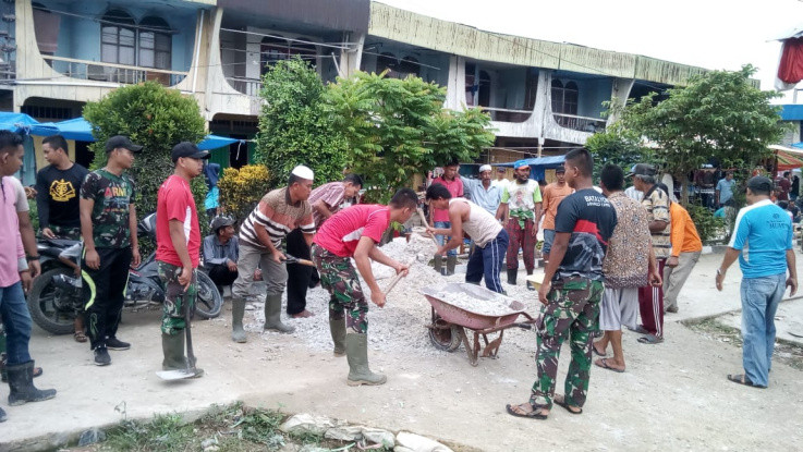 Satgas Over Prestasi Penimbunan Sirtu di Lapangan Penutupan TMMD ke-106