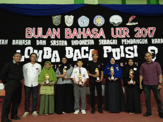 Pelajar SMP Negeri 1 Siak Hulu Juarai Lomba Baca Puisi se Riau