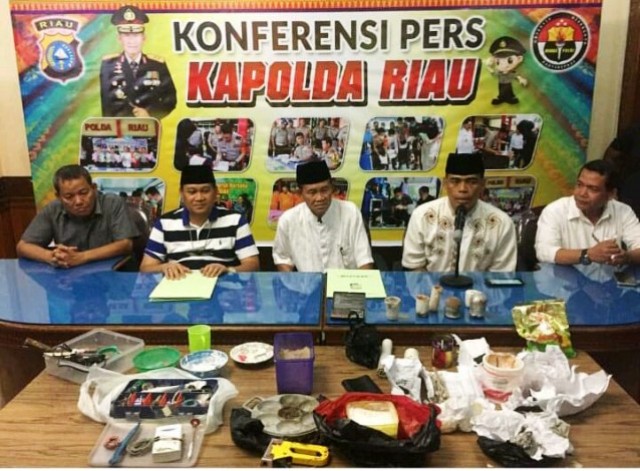 Terduga Teroris Beserta 4 Bom Aktif Diamankan Densus 88 di Kampus Unri