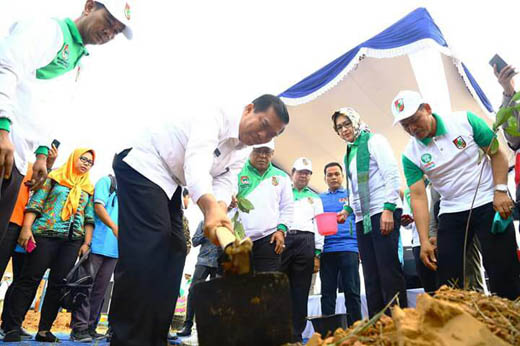 Walikota se Sumatera Tanam Pohon Khas Daerah di Tenayan Raya