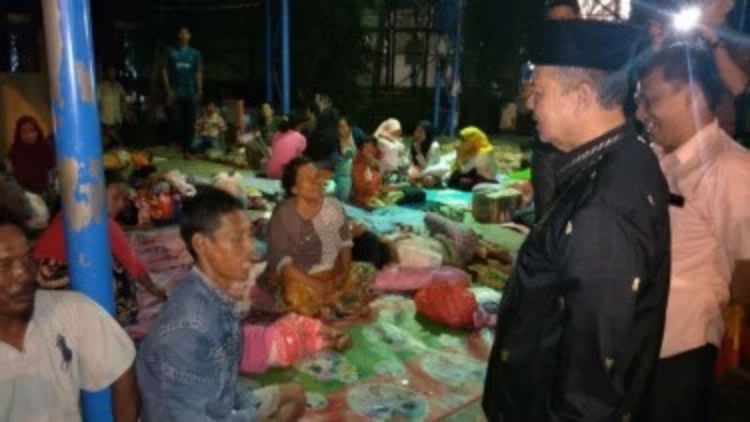 Pengungsi Tsunami Selat Sunda Dapat Makanan Terenak di Dunia