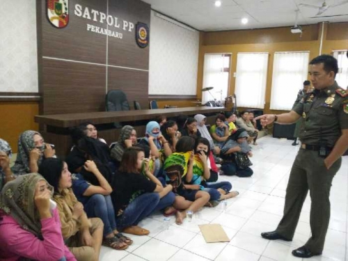 Tak Miliki KTP, 30 Wanita Tukang Pijat Diangkut Satpol PP Pekanbaru