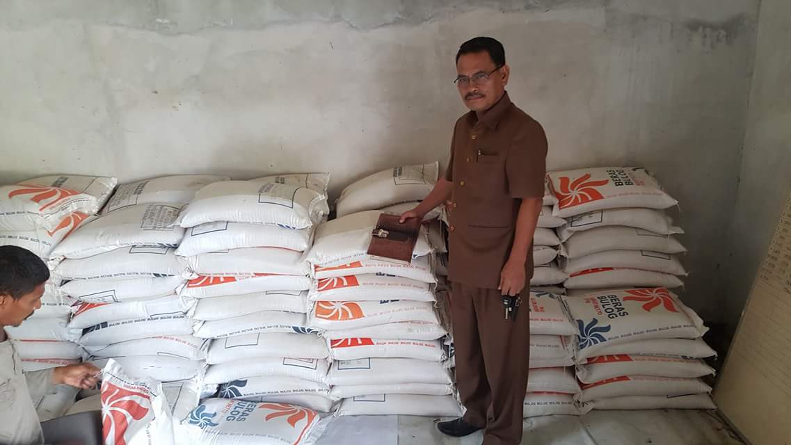 Anggota DPRD Dumai Meminta Perum Bulog Dumai Mengganti Raskin Tak Layak Konsumsi