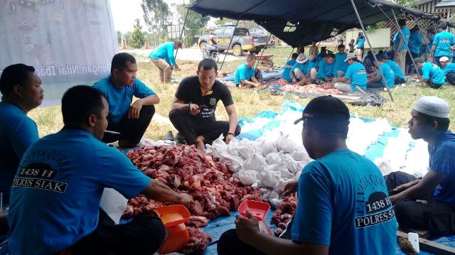 Polres Siak Kurban 9 Ekor Sapi