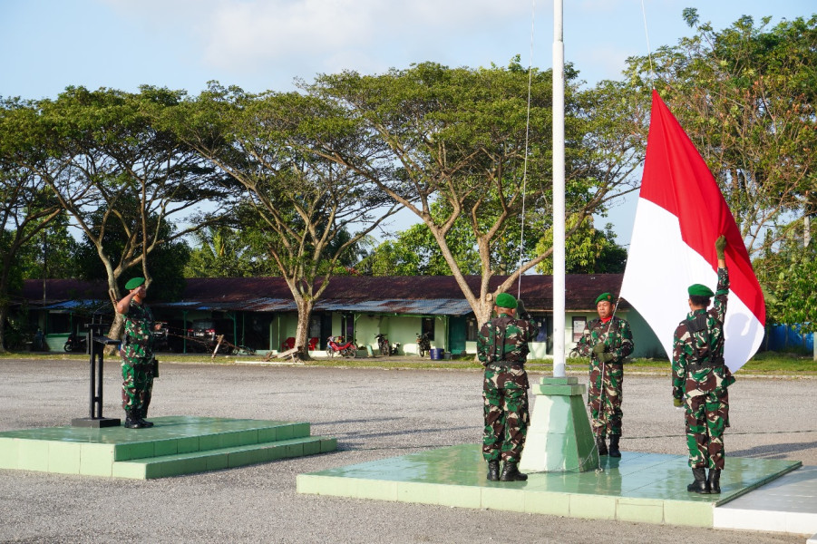 Pembacaan Amanat Dari Kasad di Upacara Bendera Kodim 0320/Dumai