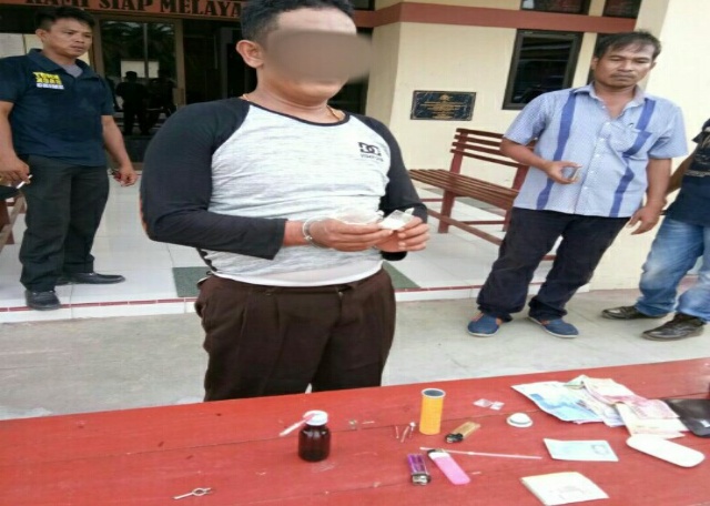 Lagi Enjoy Nyabu, Petani di Inhu Digerebek Lalu Digelandang Polisi