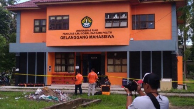 Jibom Dan Densus 88 Geledah Gedung Fisip UNRI