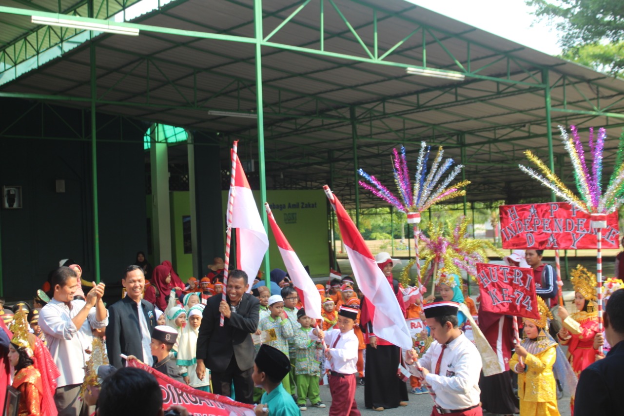 Sekolah RA SDIT dan SMPIT Tahfidz Nurul Islam Meriahkan HUT R1 ke-74