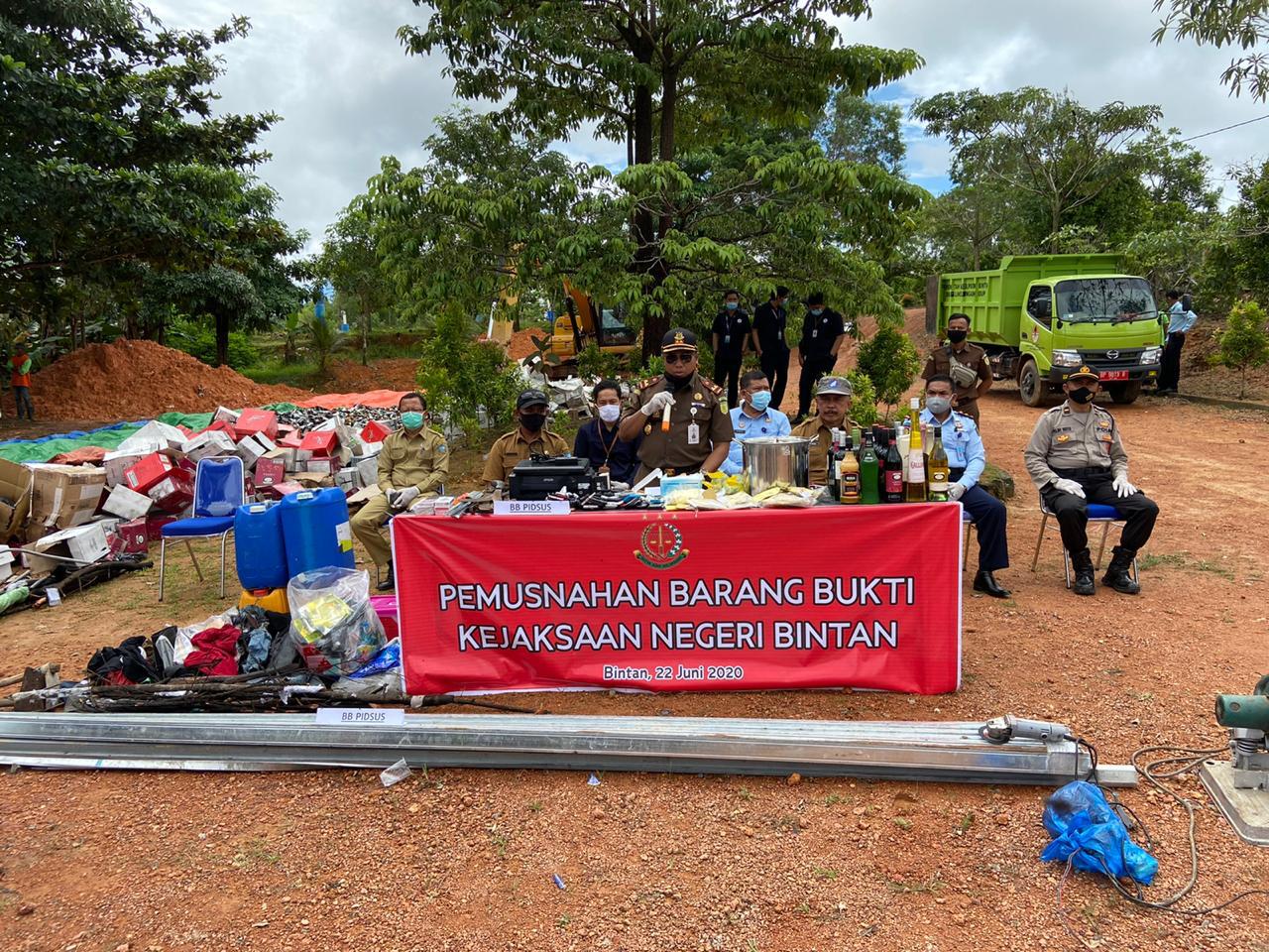 Kejari Bintan Musnahkan BB Hasil Penanganan Pidum dan Pidsus