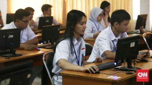 Sebanyak 1,98 Juta Siswa SMA Sederajat Ikuti Ujian Nasional Hari Ini