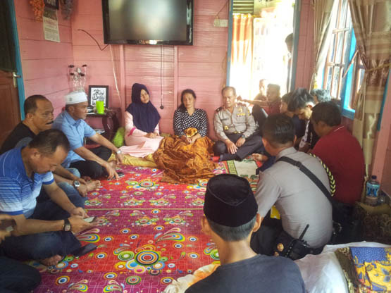 Tolak Tawaran Kapolda Riau, Keluarga : Adik Saya Sudah Dibuat Seperti Binatang