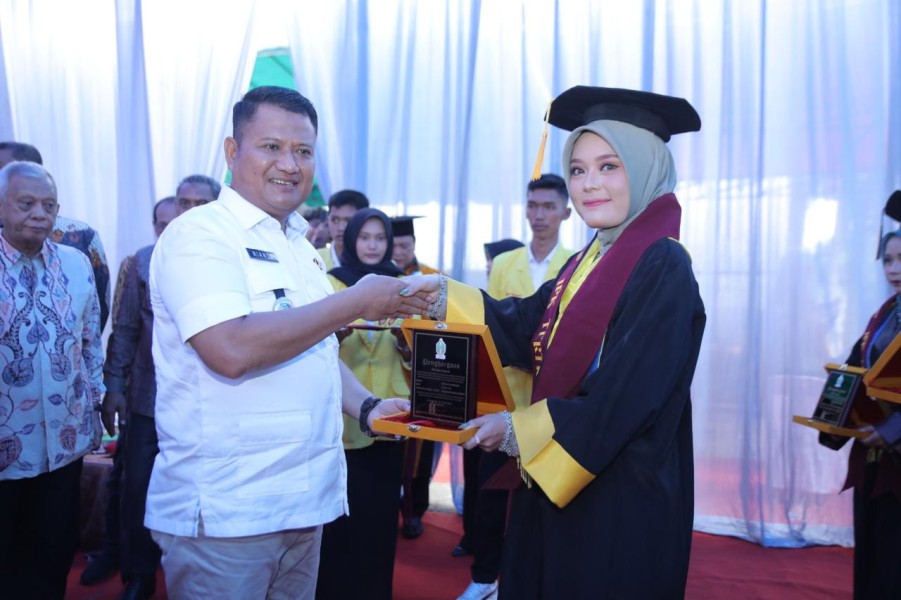 Wabup Asahan Hadiri Wisuda Sarjana dan Pascasarjana Universitas Asahan
