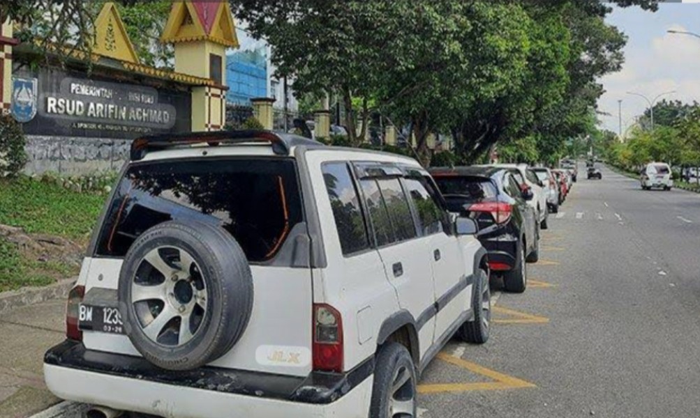 Dukung Layanan RSUD Arifin Ahmad, Kendaraan Parkir di Jalan Diponegoro Diizinkan di Jam Tertentu