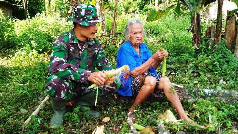 TNI Satgas TMMD Peduli Warga Lansia