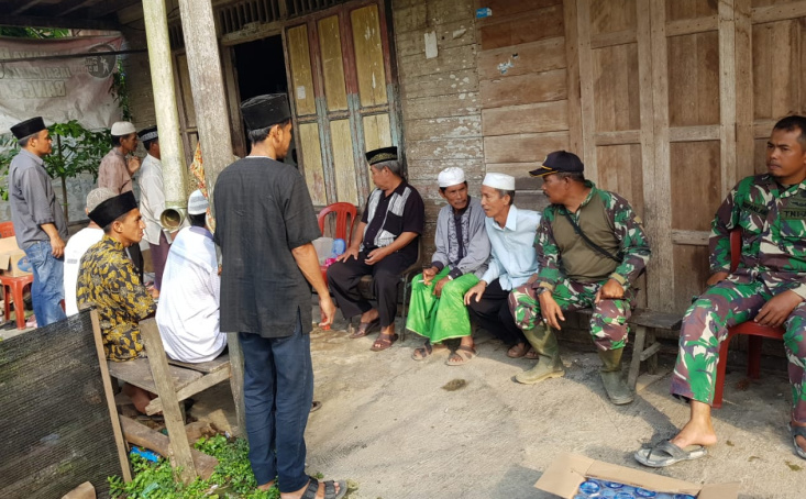 Satgas TMMD ke-106 Kodim 0314/Inhil Kunjungi Rumah Warga yang Berduka