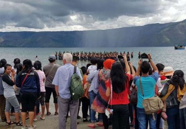 Tim SAR Terus Berupaya Mencari Korban Tenggelam di Danau Toba
