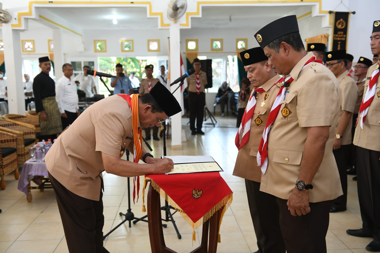 Gubernur Ansar Lantik Mabicab & Kwarcab Pramuka & ICMI Orda Kabupaten Kingga 2022-2027 