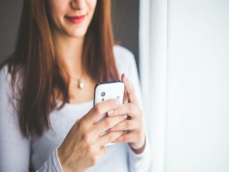 Duh, Kelamaan Lihat Gadget Bikin Kulit Flek dan Keriput