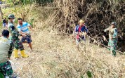 Merawat Lingkungan, Membangun Masa Depan: Satgas TMMD 129 Bojonegoro dan Warga Bersih-Bersih Sungai Kesongo