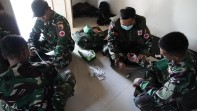 Menjaga ''Napas'' Pembangunan: Cerita Kemanusiaan dan Kesigapan Tim Kesehatan Satgas TMMD 129 Bojonegoro