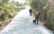 Sentuhan Akhir Bertangan Dingin: Satgas TMMD 129 Bojonegoro Bikin Jalan Desa Kesongo Rapi dan Aman