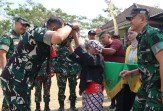 Senyum Tiga Generasi Sambut Jenderal: Potret Hangat Kunjungan Wasev TMMD 129 Bojonegoro di Kesongo