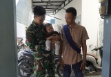 Sentuhan Hangat TMMD 129 Bojonegoro: Ketika Seragam Loreng Menjaga Senyum Sang Balita di Kesongo
