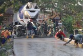 Satgas TMMD 129 Bojonegoro 'Ngebut' Cor Jalan Kedungpandan