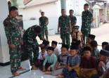 Potret Hangat TMMD 129 Bojonegoro: Kala Prajurit TNI Jadi Sahabat Anak-Anak Desa Kesongo