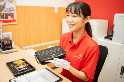 High Gold Prices Drive Demand for Jewelry Appraisals as Jewel Cafe Opens Tsuen Wan Store