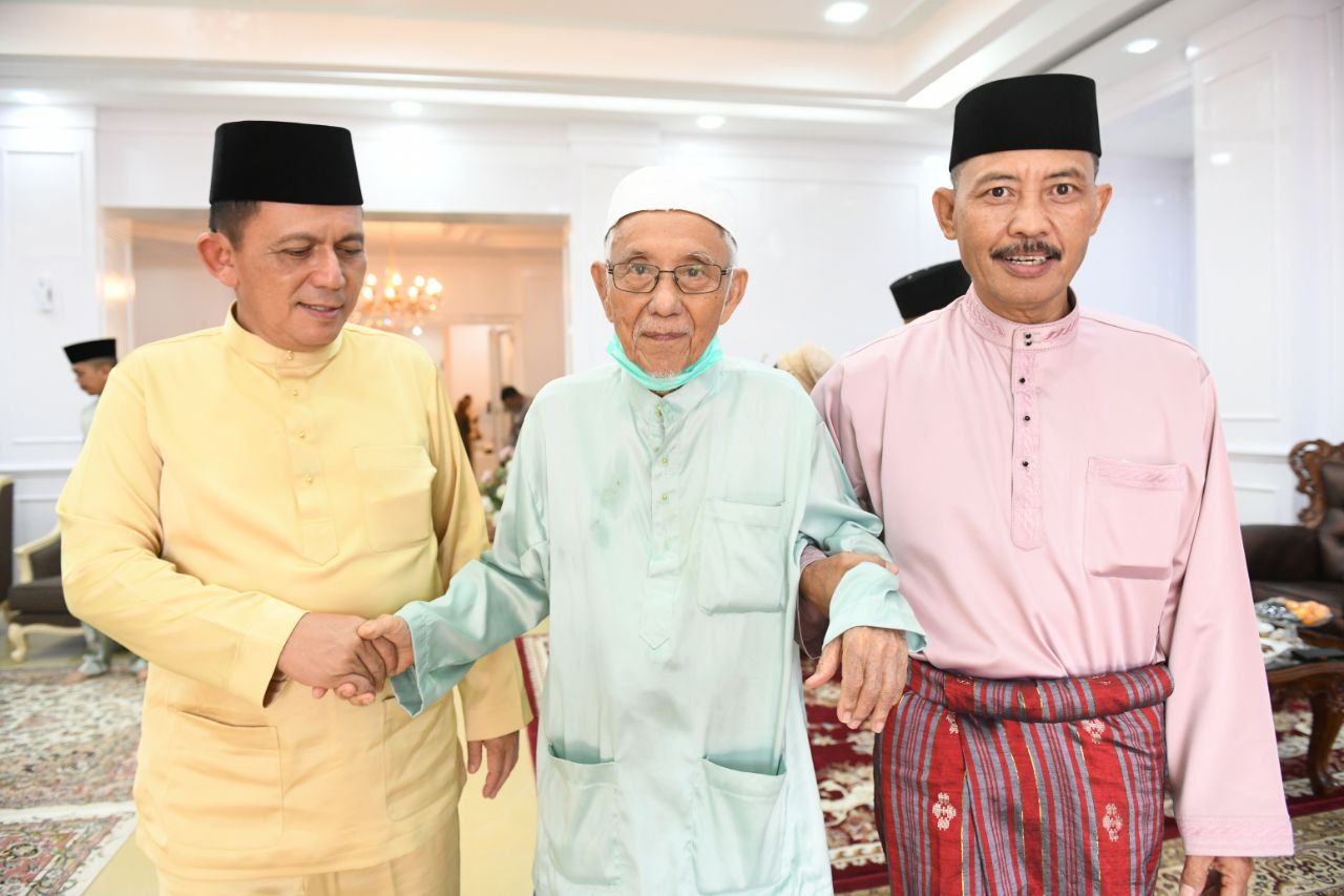 Gubernur Ansar Terima Kunjungan Sesepuh Golkar Kepri,  Idris Siradj