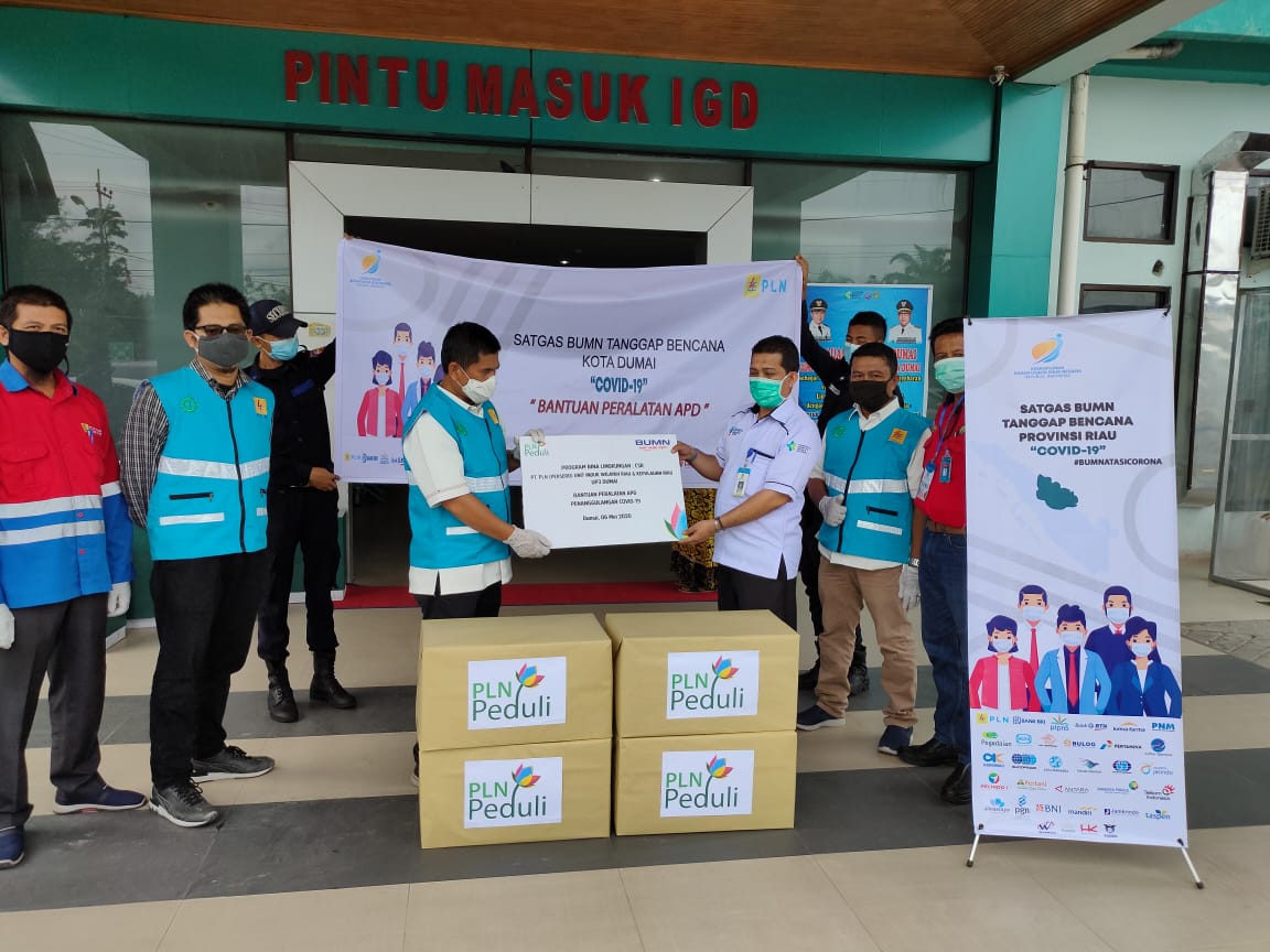 PLN UP3 Dumai Serahkan APD Ke RSUD Dumai