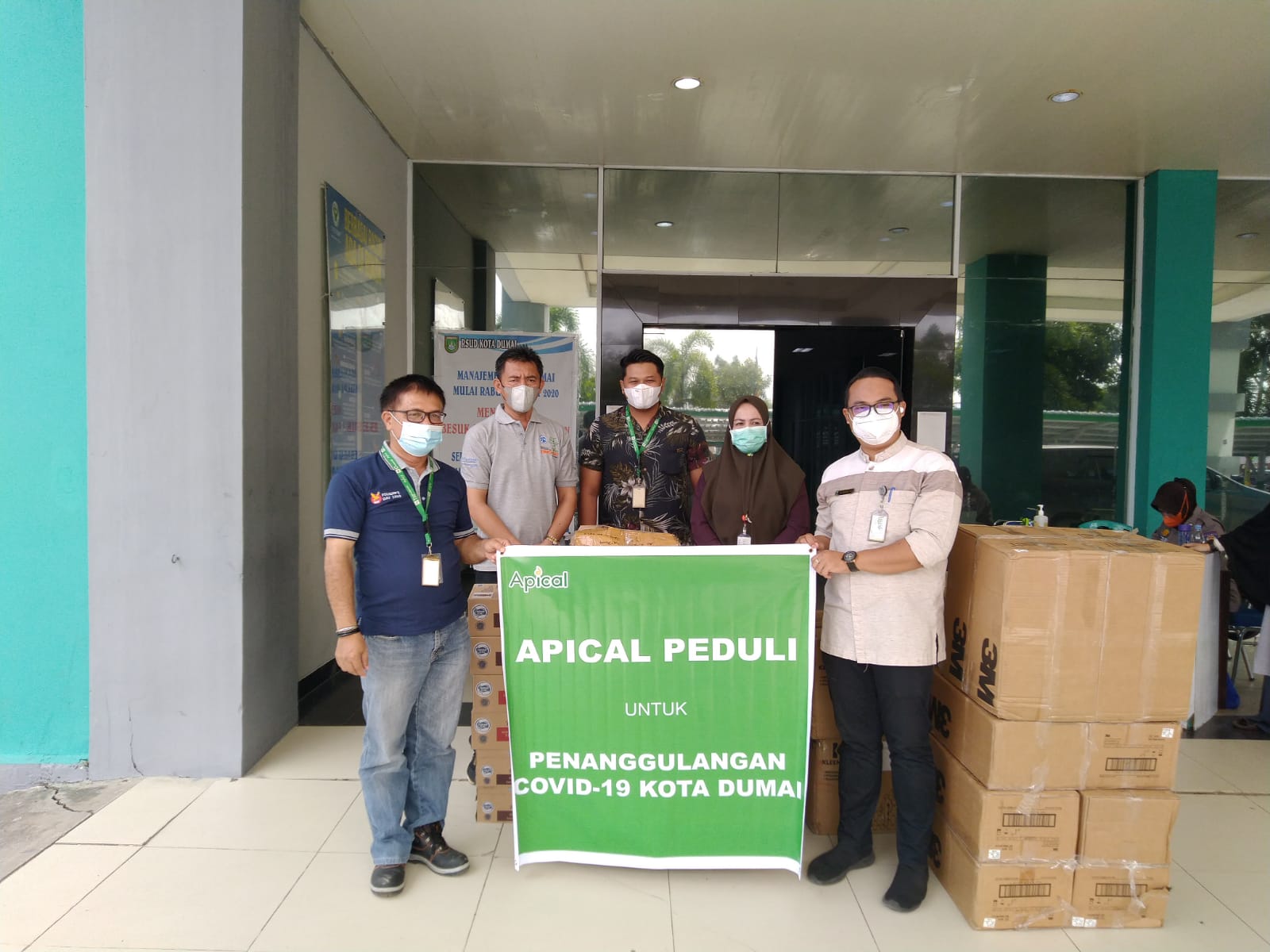 Apical Group Serahkan Bantuan ke RSUD Dumai