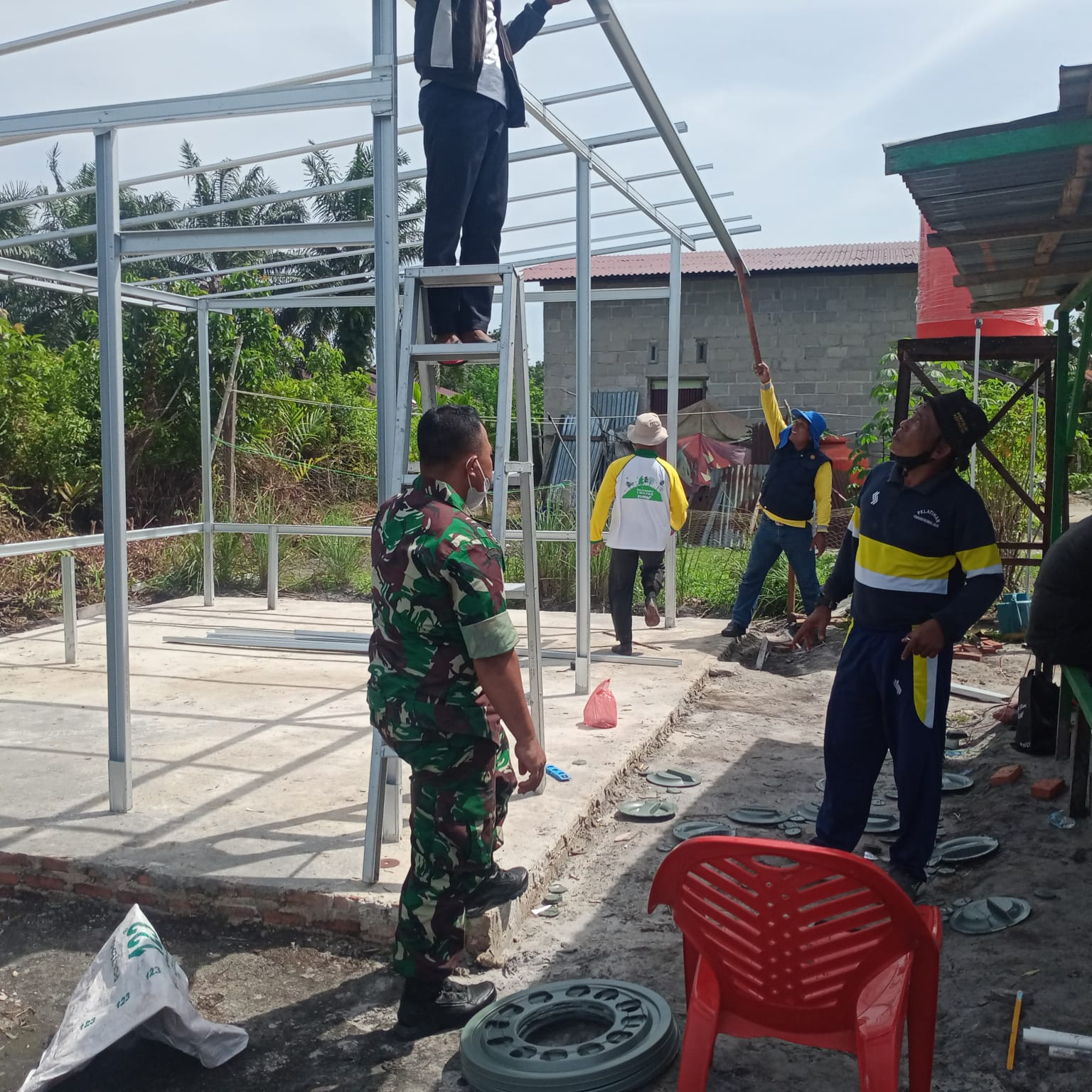 Pelda Joko Bantu Pembangunan Rumah Bibit