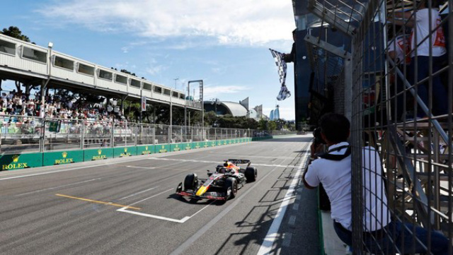F1 GP Azerbaijan: Verstappen Juara, Ferrari Gagal Finis
