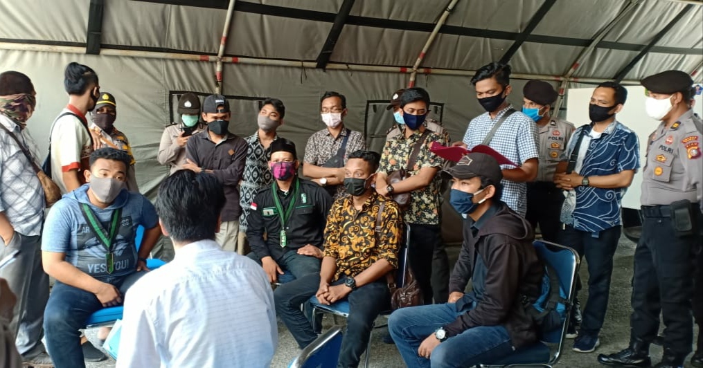 Puluhan Mahasiswa dan Masyarakat Jumpai Kepala Dinsos Dumai