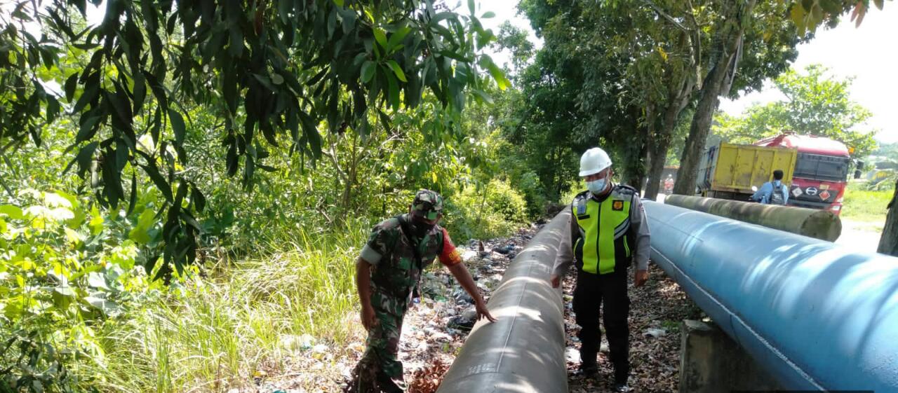 Bersama Security PHR dan Staff Control PT Tonsco, Serka Fahrizal Purba Melaksanakan Patroli Pipa PHR