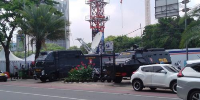 Jelang Misa Natal, Kendaraan Taktis Disiagakan di Gereja Katedral