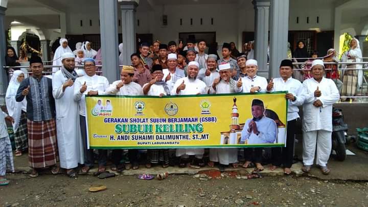 Bupati Labuhanbatu Melaksanakan Sholat Subuh Keliling di Kecamatan Rantau Utara