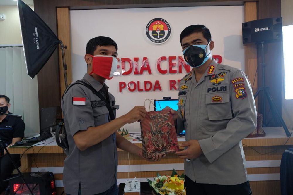 Polda Riau Bantu Sejumlah Alat Protokol Kesehatan