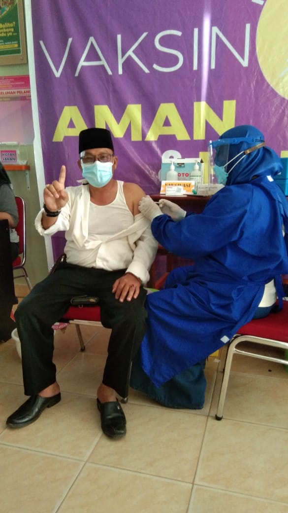 Rusli, Calon Kades Resun Ikut Sukseskan Program Vaksinisasi Tahap II