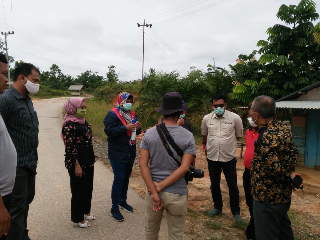Direncanakan Untuk Diaspal, PT PHE dan Dinas PUPR Tinjau Lokasi