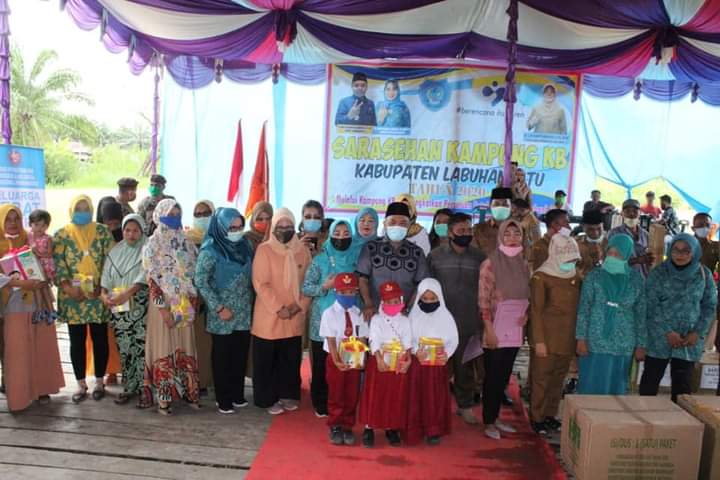 Bupati Labuhanbatu Kunjungi Kampung KB di Panai Tengah